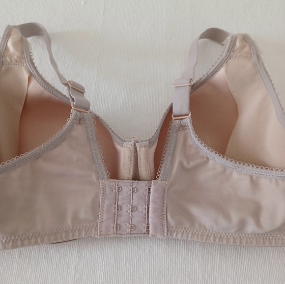 Wacoal Basic Beauty Spacer T-Shirt Bra, size 36C - Picture 6 of 14
